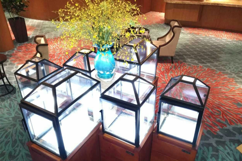 海爾洲際酒店 ● 西餐廳木質紅酒柜、棱形蛋糕柜